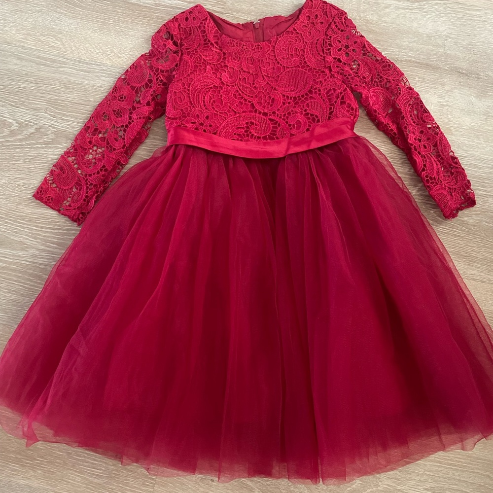 Little girls dress size 6-7 T, NWOT, in great condition.